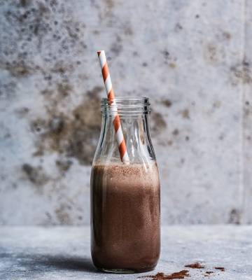 Ovomaltine-Bananen-Shake mit Zitrone, Kardamom und Ingwer