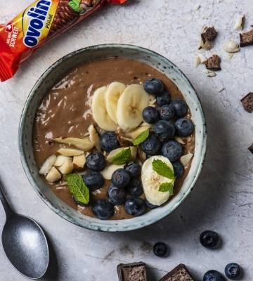 Schoko-Bananen-Smoothie Bowl mit Ovolino-Bites