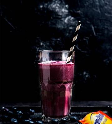 Ovo-Heidelbeer-Shake mit Holunder und Cashewkernen