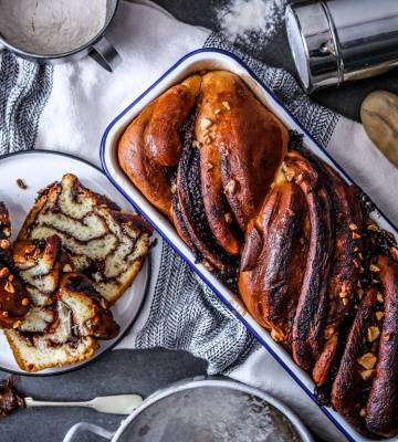 Babka mit Crunchy-Cream-Füllung
